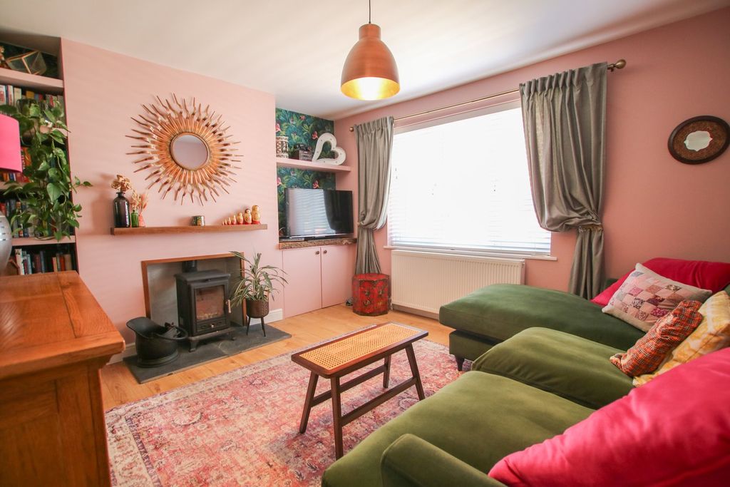 Additional image 3 of 3 bed semi-detached house for saleLangborough Road, Wokingham RG40