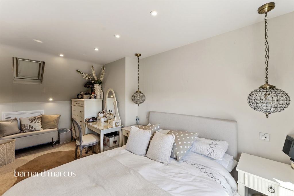 Additional image 13 of 4 bed terraced house for saleKingshill Avenue, Worcester Park KT4