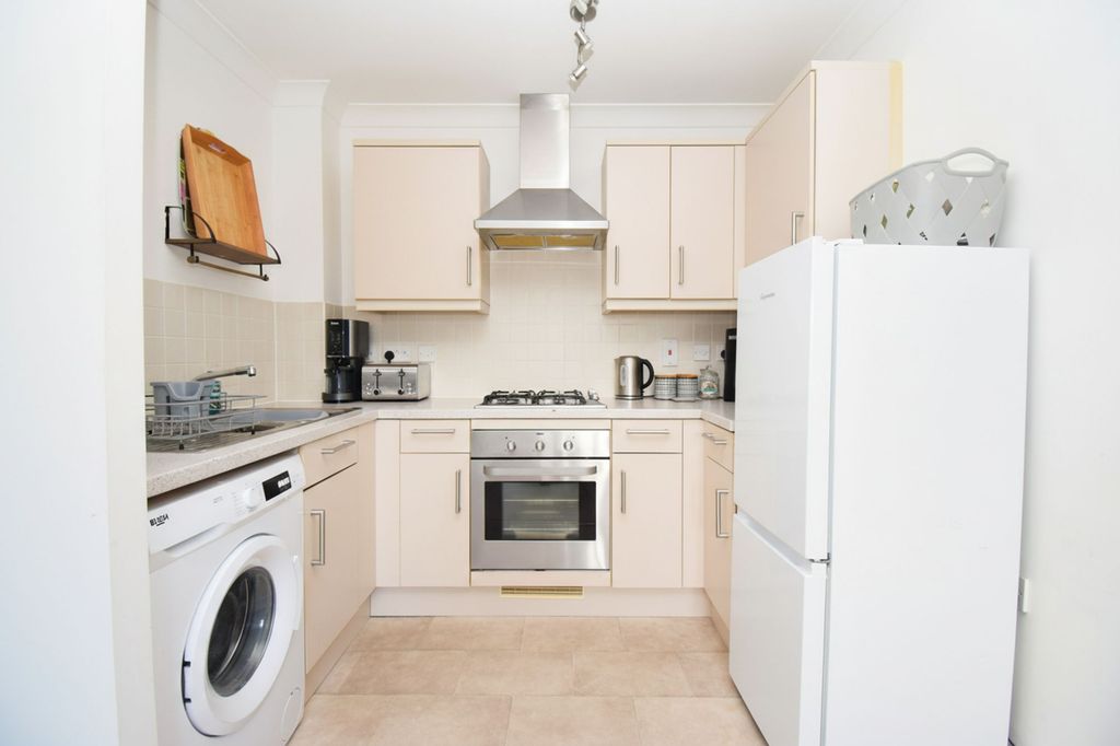 1 bed flat for saleRostron Close, West End SO18 photo 3