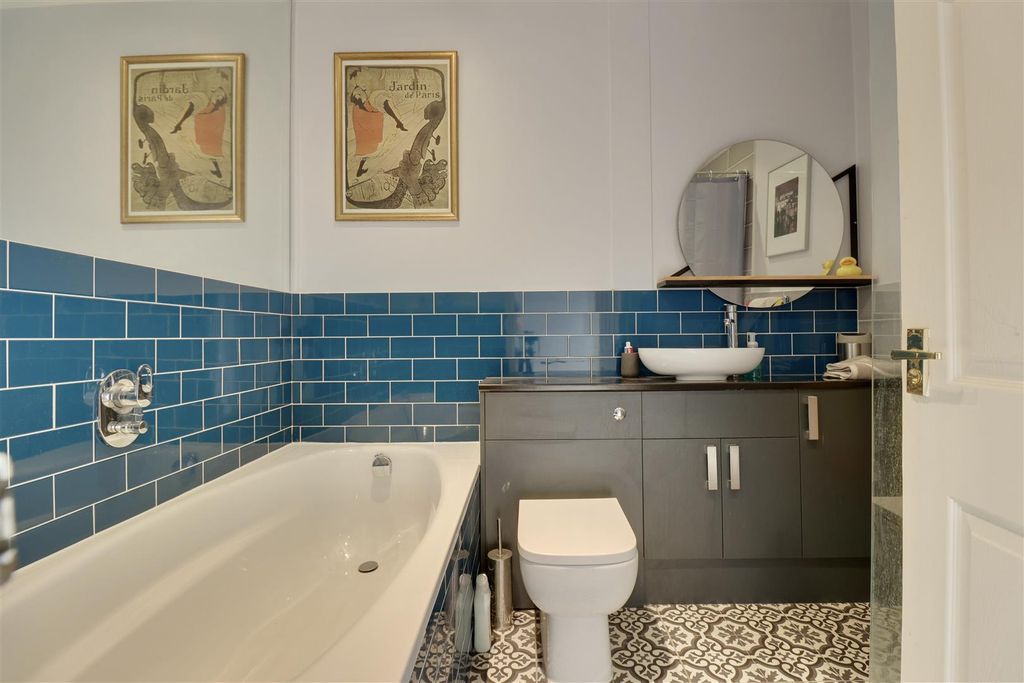 Additional image 21 of 3 bed town house for saleHenderson Road, Southsea PO4