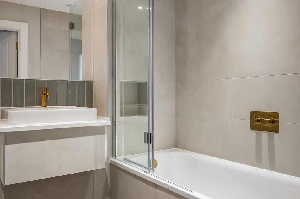 Additional image 16 of 2 bed flat for saleFellowes Rise, Winchester SO22