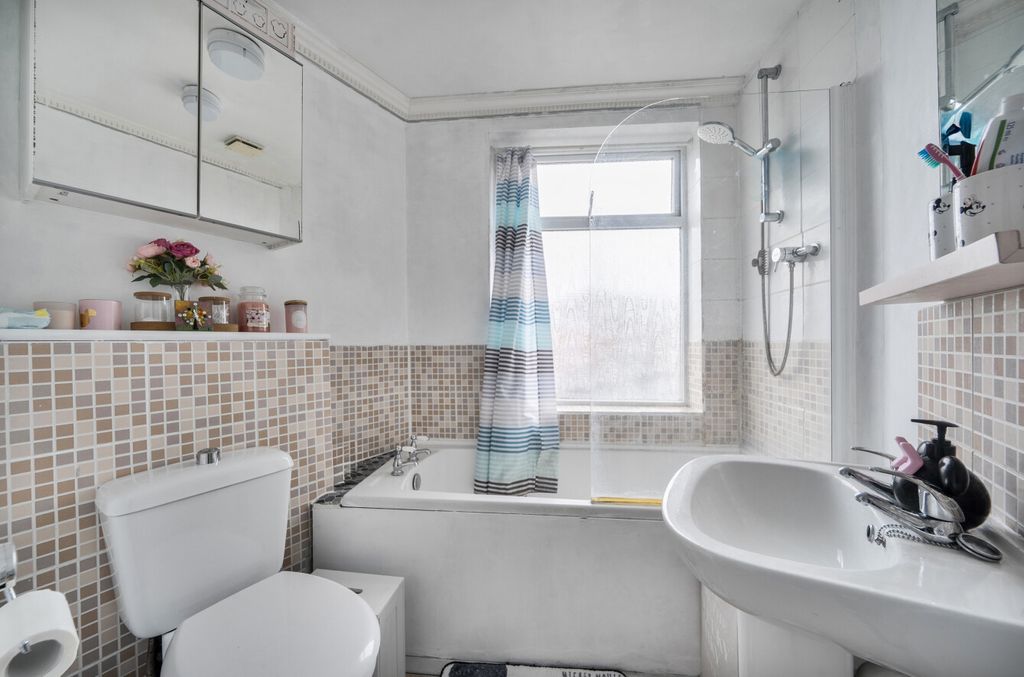 Additional image 5 of 2 bed maisonette for saleUpper Shirley Avenue, Upper Shirley, Southampton, Hampshire SO15