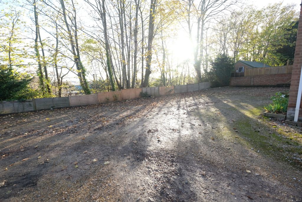 Additional image 7 of 2 bed flat for saleLawn Road, Southampton SO17
