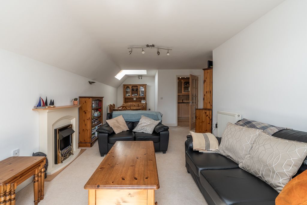 2 bed flat for saleProvidence Hill, Bursledon SO31 photo 3