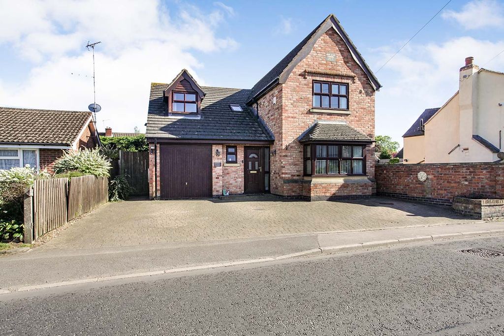 4 bed detached house for saleCoventry Road, Sharnford, Hinckley, Leicestershire LE10