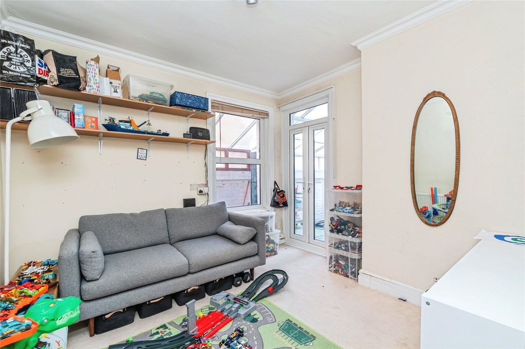 Additional image 9 of 4 bed semi-detached house for saleSuffolk Avenue, Shirley, Southampton, Hampshire SO15