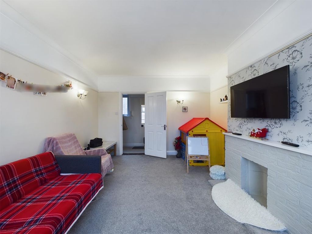 Additional image 5 of 2 bed flat for salePark Royal, Northern Parade, Portsmouth PO2