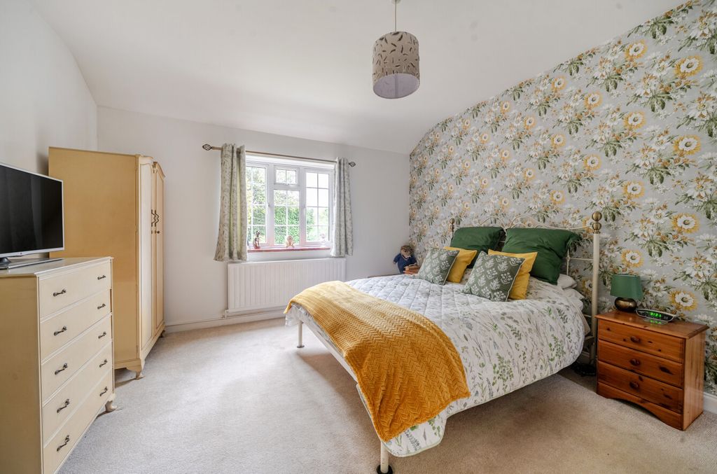 Additional image 6 of 4 bed bungalow for saleMoulsham Lane, Yateley, Hampshire GU46
