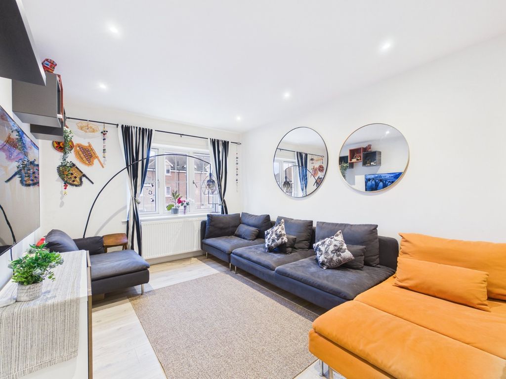 Additional image 2 of 2 bed flat for saleGatehouse Close, Ashford, Surrey TW15