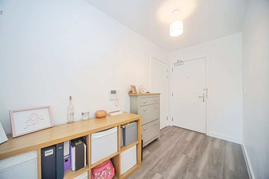 Additional image 10 of 2 bed flat for saleJohn Thornycroft Road, Southampton SO19