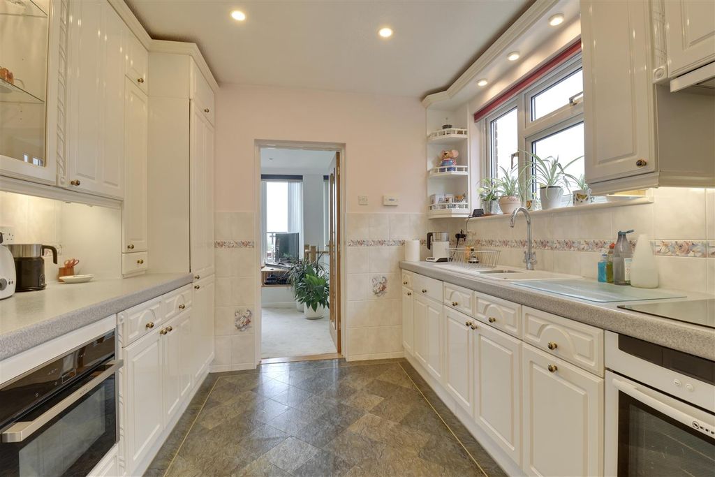 Additional image 6 of 3 bed detached house for saleBlake Road, Drayton, Portsmouth PO6
