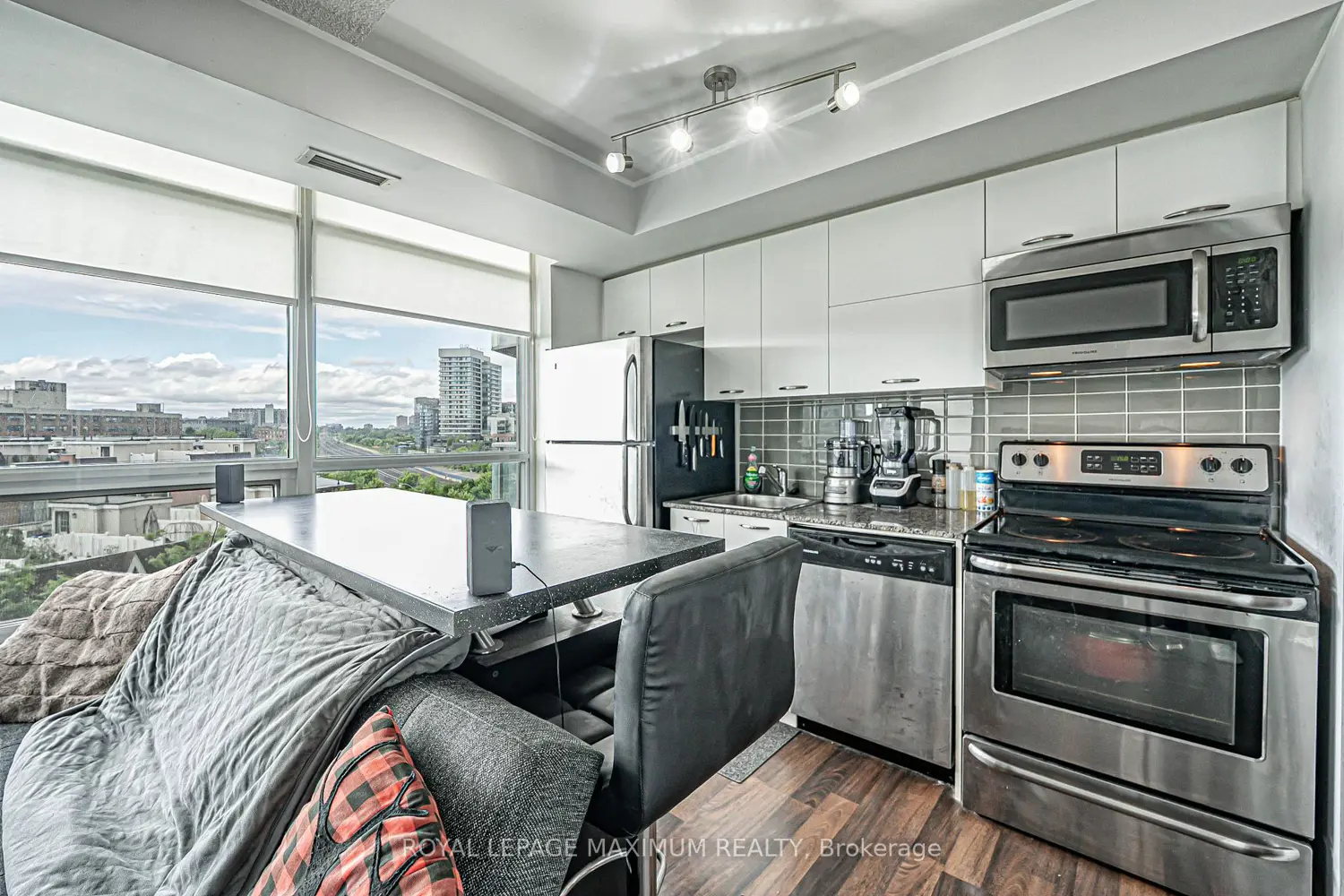 Additional image 7 of 38 Joe Shuster Way 617