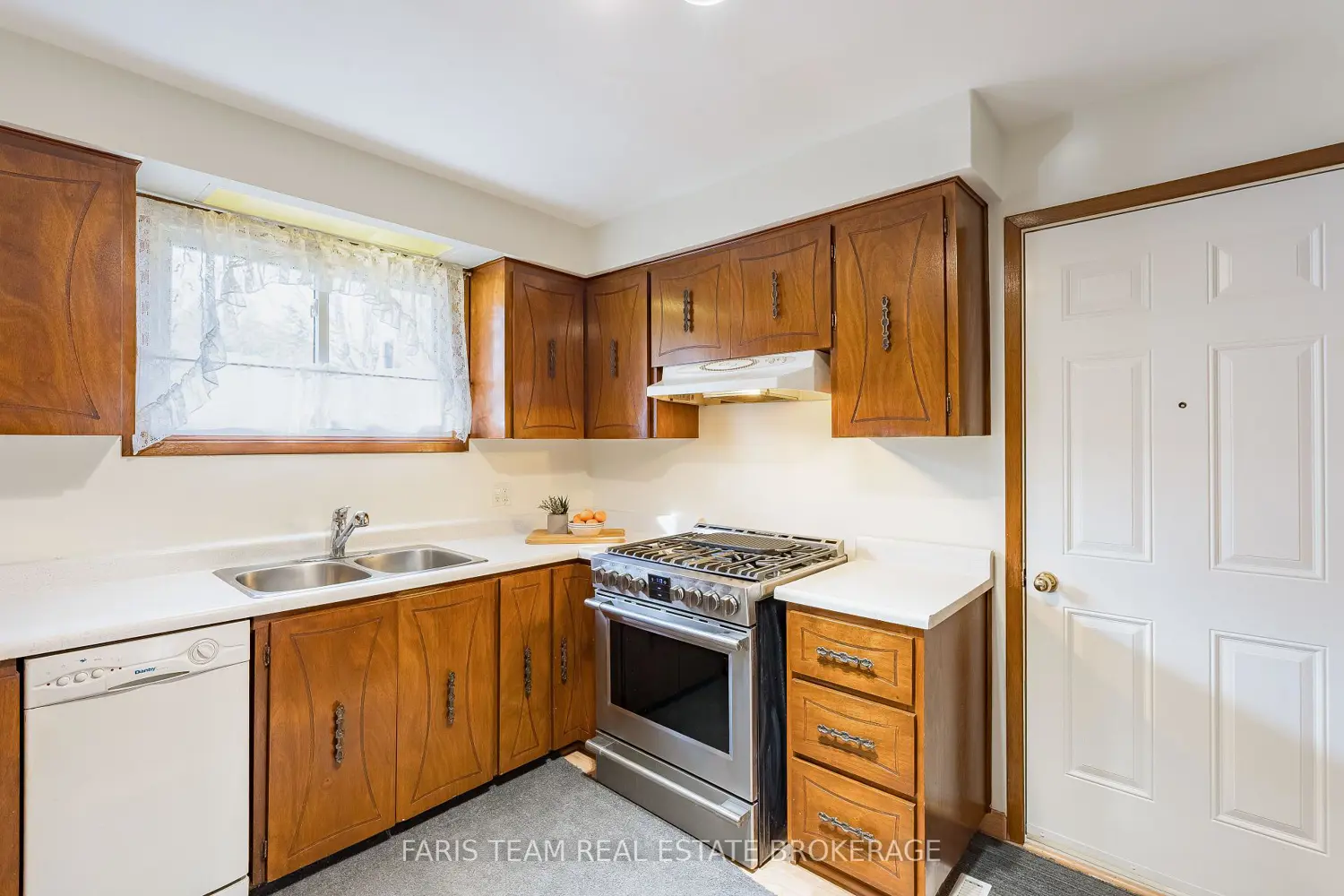 807 Cook Street photo 5