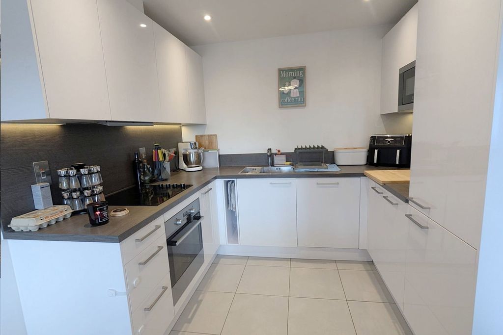 Additional image 3 of 2 bed flat for saleApartment 22, Austin Court, 2 Mill Street, Diglis, Worcester. WR1