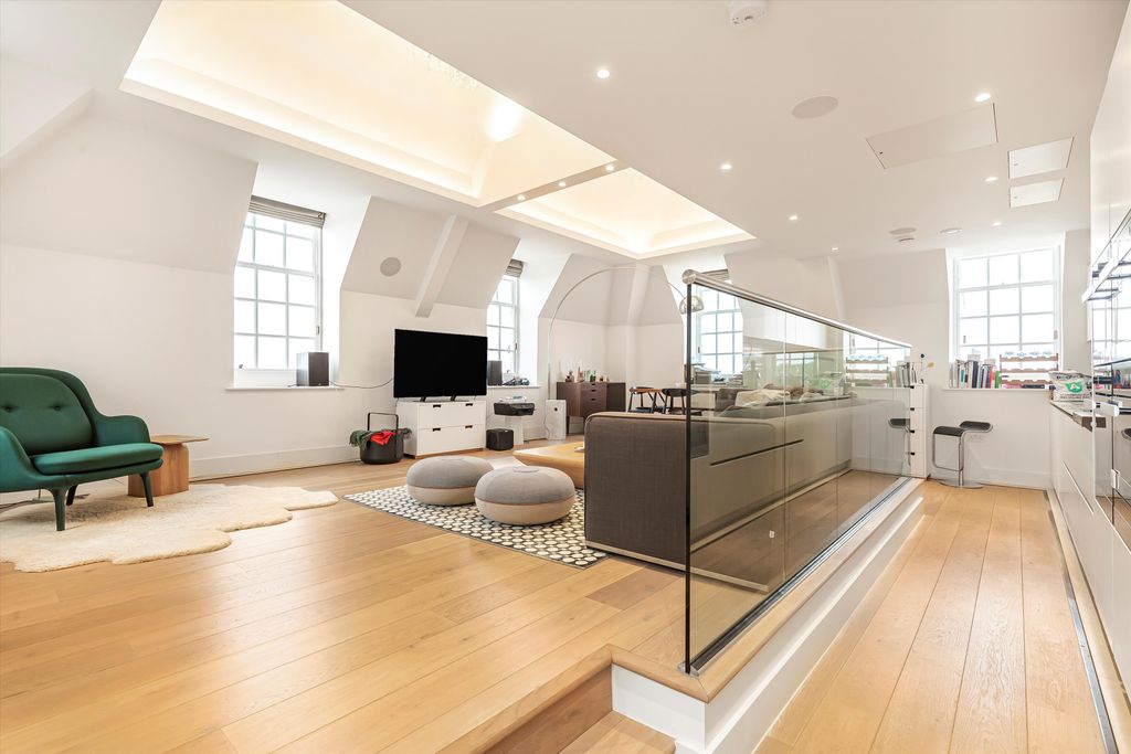 Additional image 4 of 3 bed flat for saleRichmond Hill, Richmond TW10
