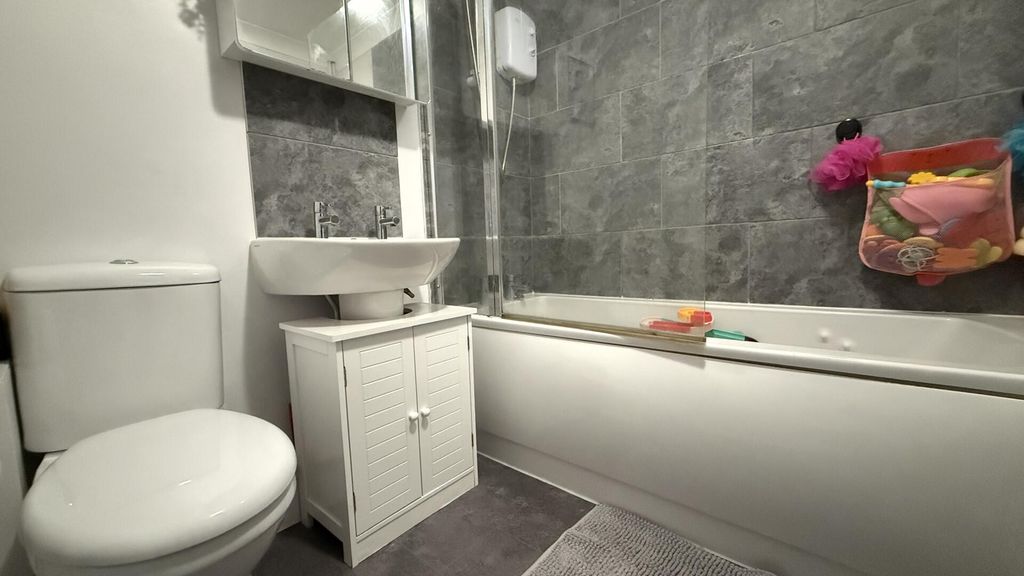 Additional image 5 of 2 bed maisonette for saleThe Hollows, Newport PO30