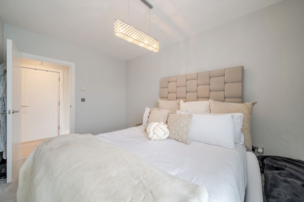 Additional image 4 of 2 bed flat for saleWhyteleafe Hill, Whyteleafe CR3