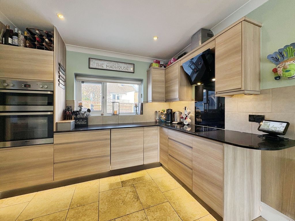 Additional image 4 of 6 bed detached house for saleSwallowcliffe Gardens, Yeovil BA20