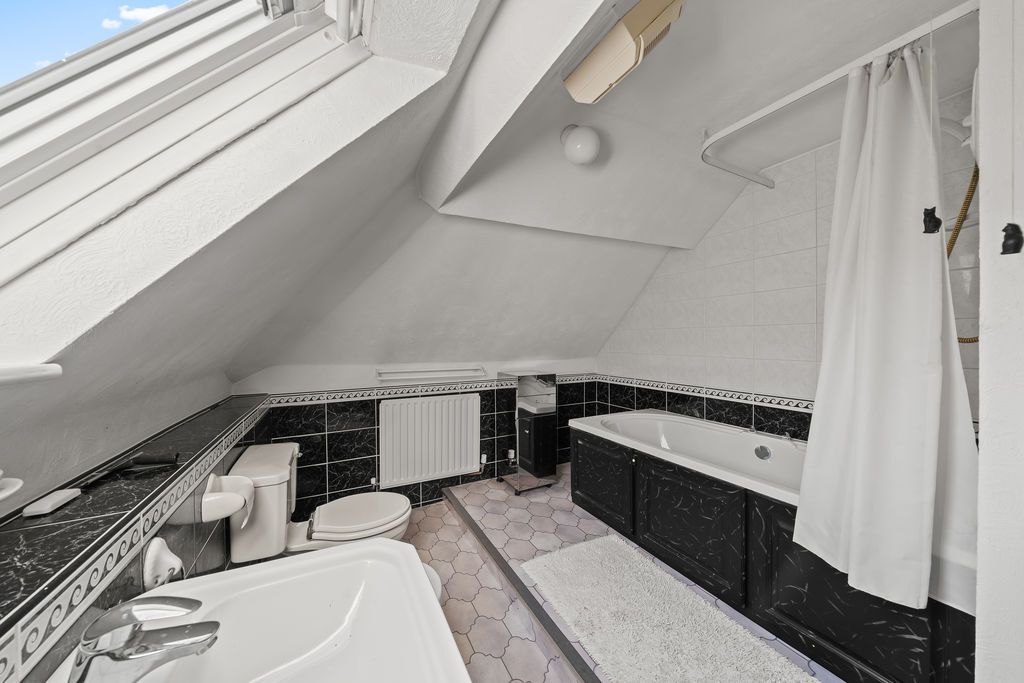 Additional image 19 of 3 bed detached house for saleKingsmead Avenue, Worcester Park KT4