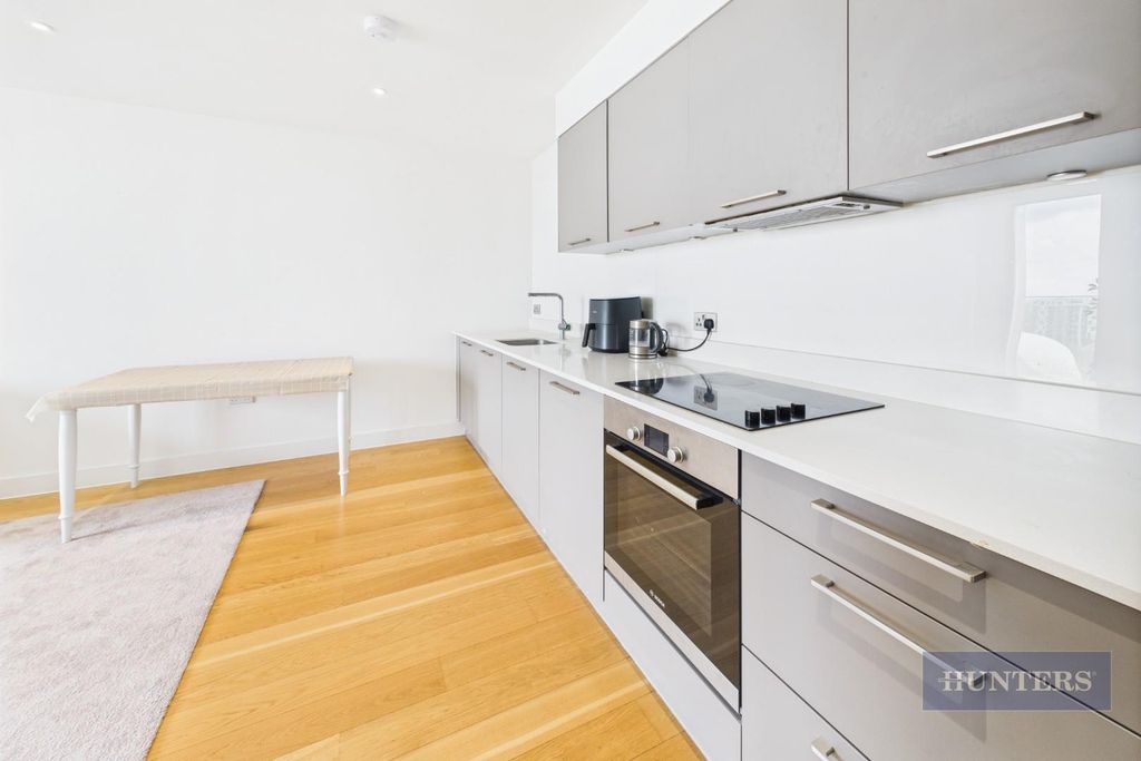 Additional image 4 of 2 bed flat for saleGuildhall Apartments, Park Walk, Southampton SO14