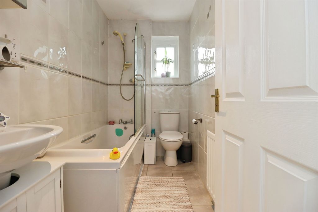 Additional image 12 of 2 bed flat for saleWell Lane, Rothwell, Kettering NN14
