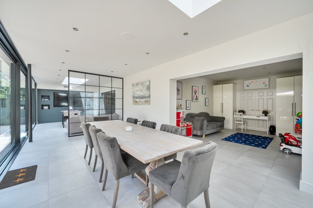 Additional image 13 of 6 bed detached house for salePyrford, Surrey GU22