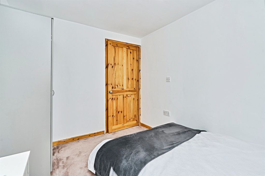 Additional image 21 of 4 bed semi-detached house for saleLinden Lane, Willenhall WV12