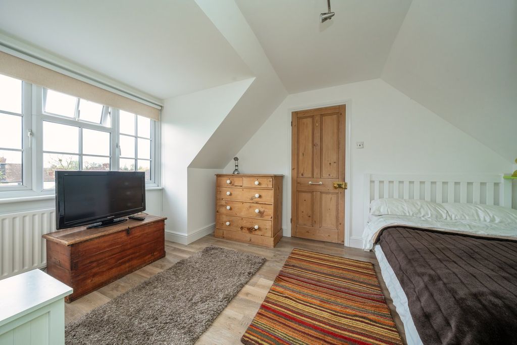 Additional image 17 of 4 bed semi-detached house for saleParkland Grove, Ashford TW15