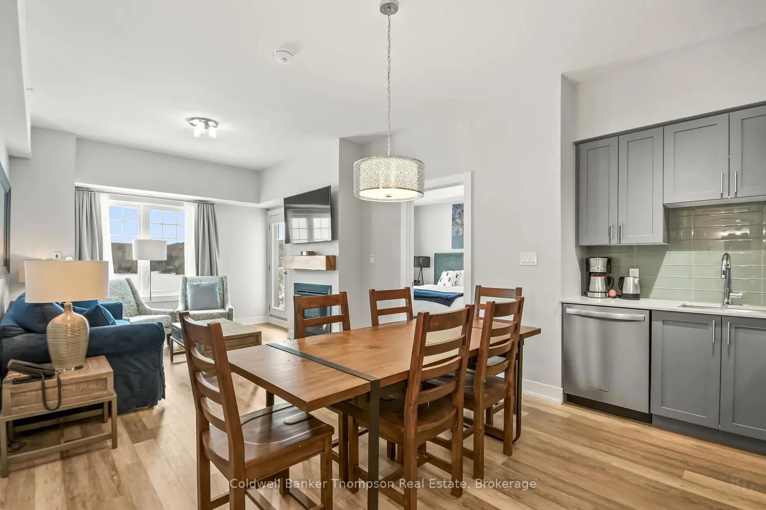 25 Pen Lake Point Road 403