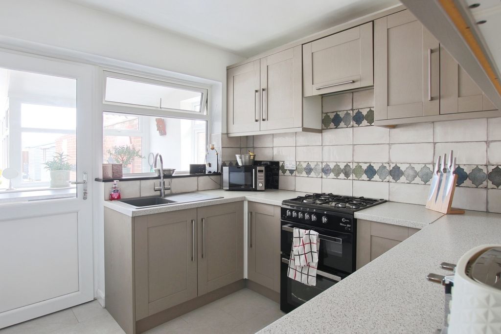Additional image 2 of 2 bed semi-detached bungalow for saleOak Avenue, Withernsea, East Riding Of Yorkshire HU19