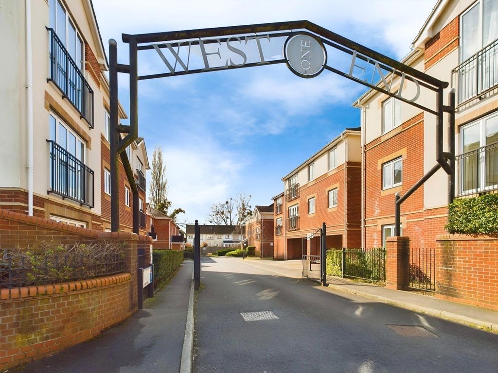 2 bed flat for saleLangstaff Way, Southampton SO18 photo 2