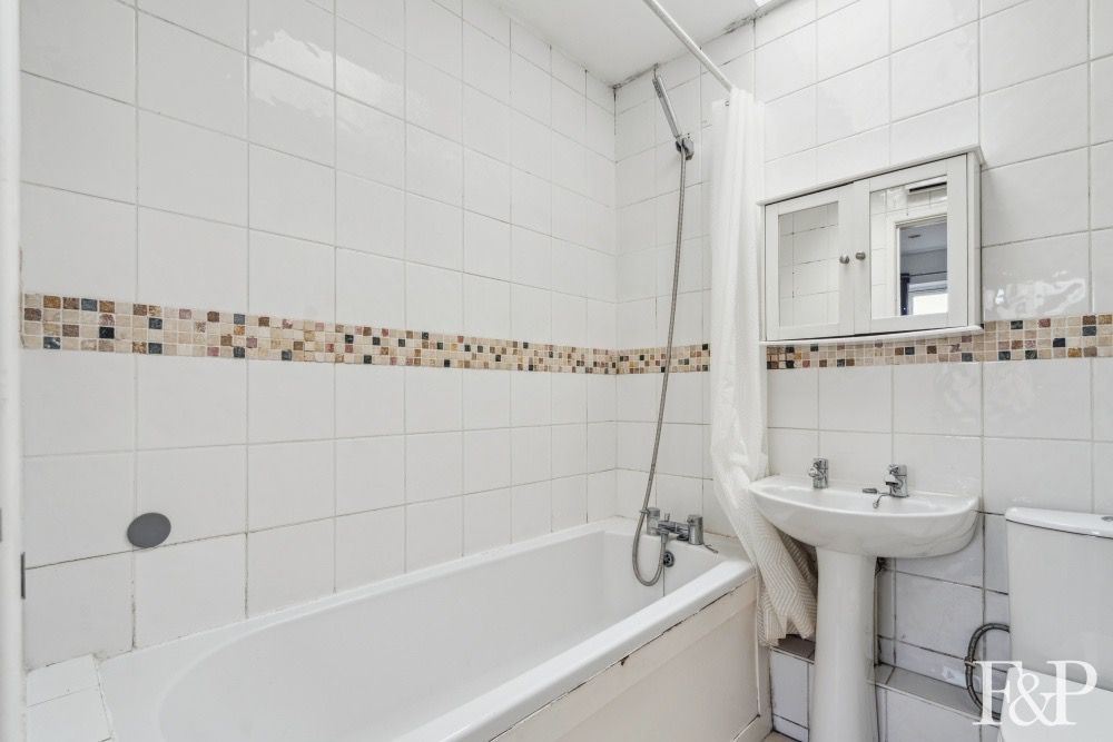 Additional image 11 of 1 bed detached house for saleMaidenhead Road, Windsor SL4