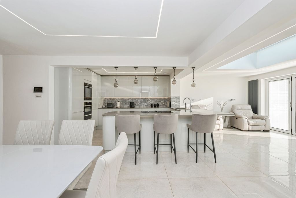 Additional image 6 of 4 bed bungalow for saleGrafton Road, Worcester Park, Surrey KT4