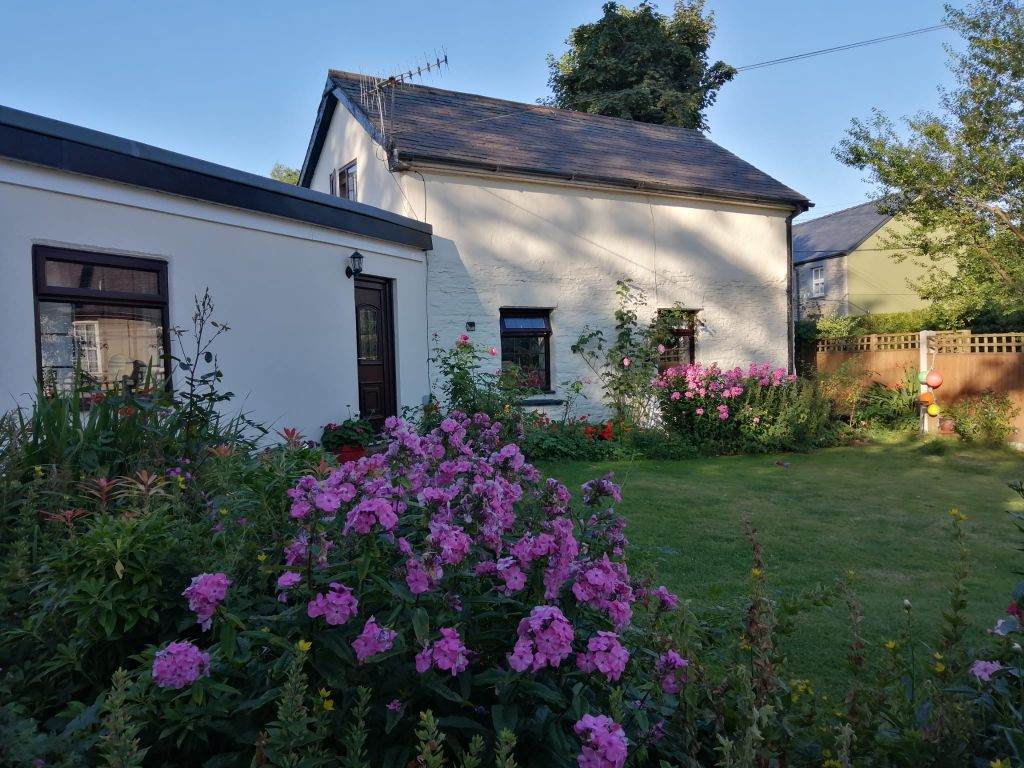 2 bed detached house for saleDevils Bridge SY23 photo 2