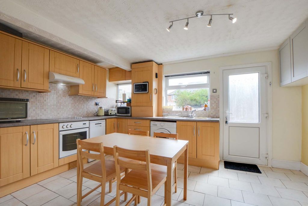 3 bed terraced house for saleArnold Avenue, South Wigston, Leicester LE18