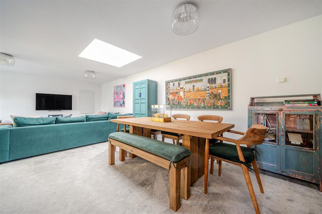 Additional image 4 of 2 bed flat for saleLanden House, Rectory Road Wokingham, Berkshire RG40