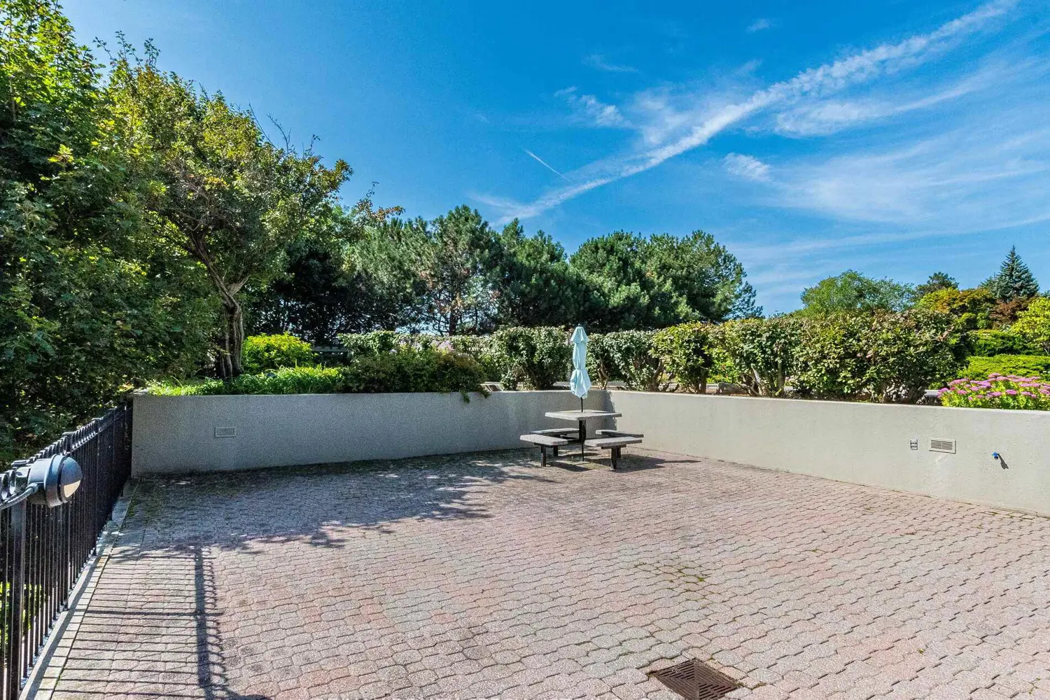 Additional image 18 of 880 Dundas Street 1002