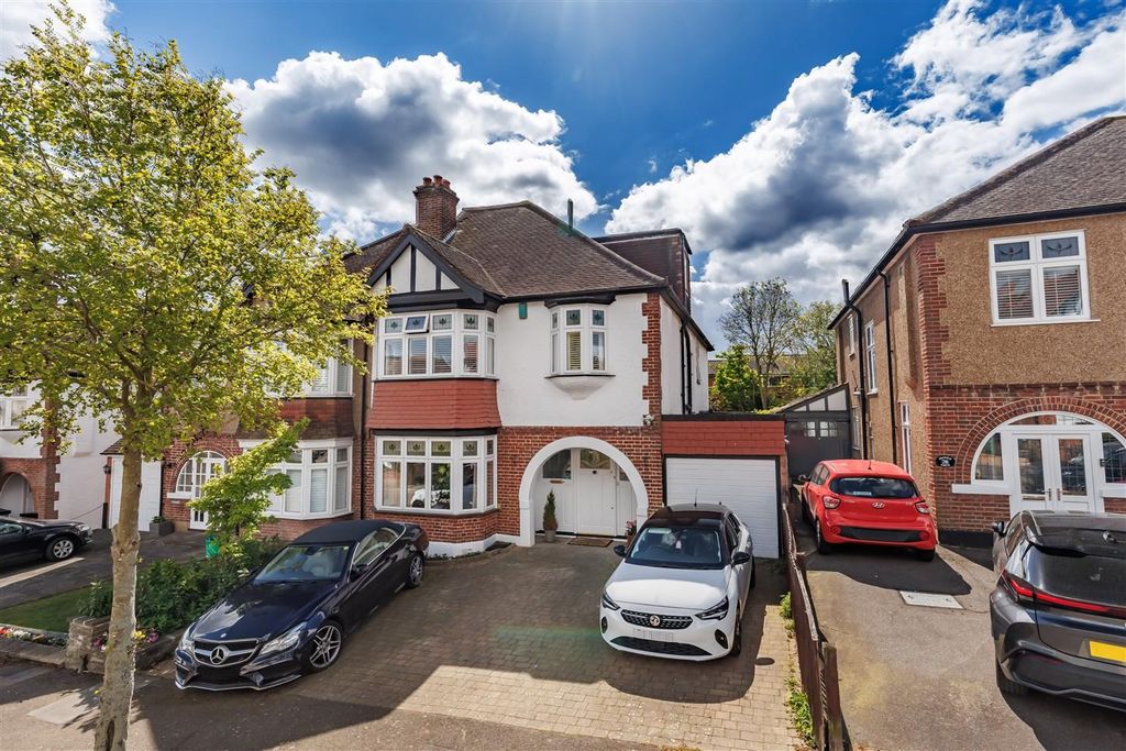 Additional image 32 of 5 bed semi-detached house for saleQueens Avenue, Woodford Green IG8