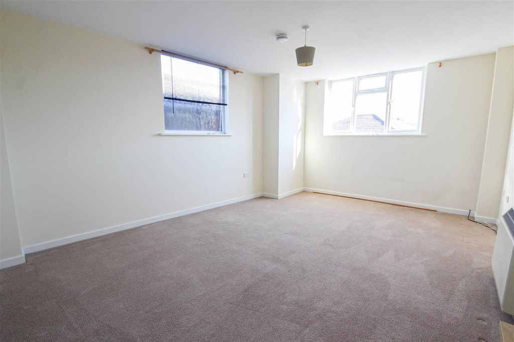 Additional image 2 of 2 bed flat for saleClaire House, 27 Park Road, Southampton SO15