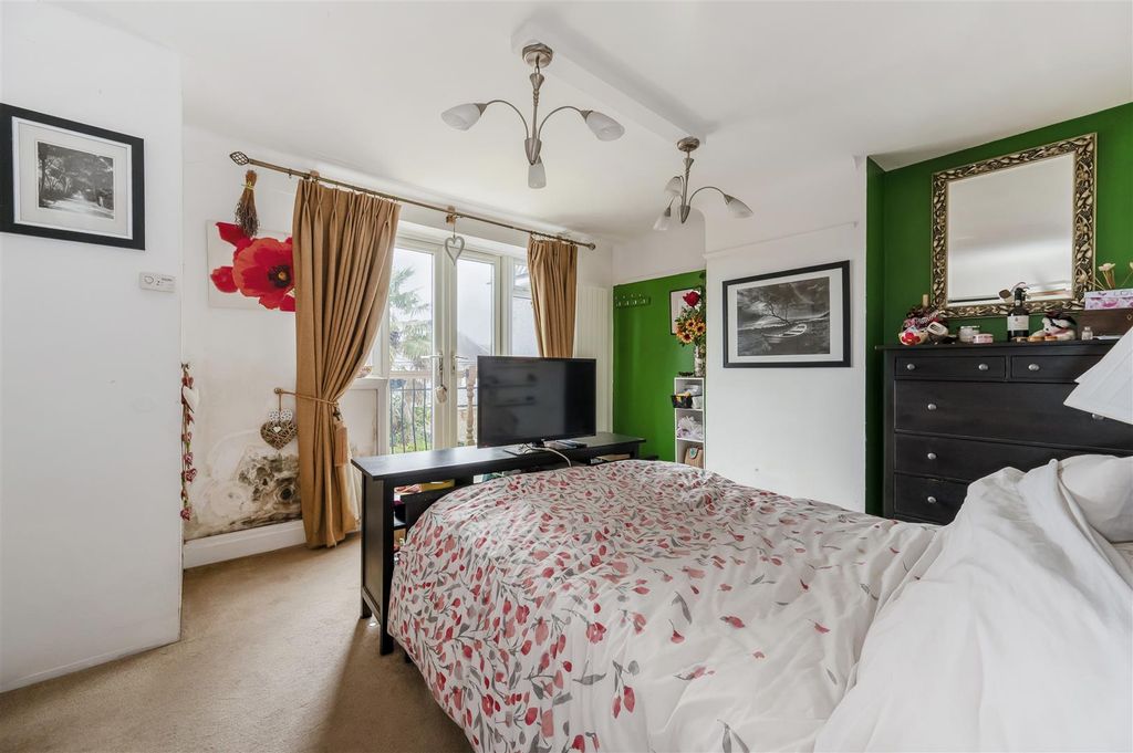 Additional image 18 of 3 bed property for saleNorthern Parade, Portsmouth PO2