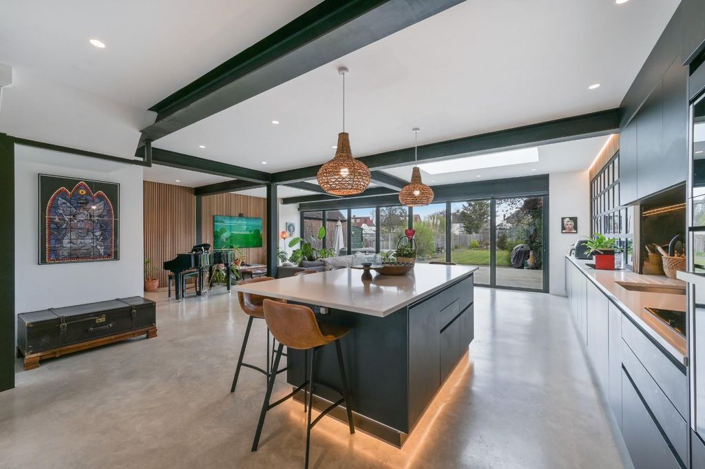 Additional image 5 of 6 bed semi-detached house for saleOaks Avenue, Worcester Park KT4