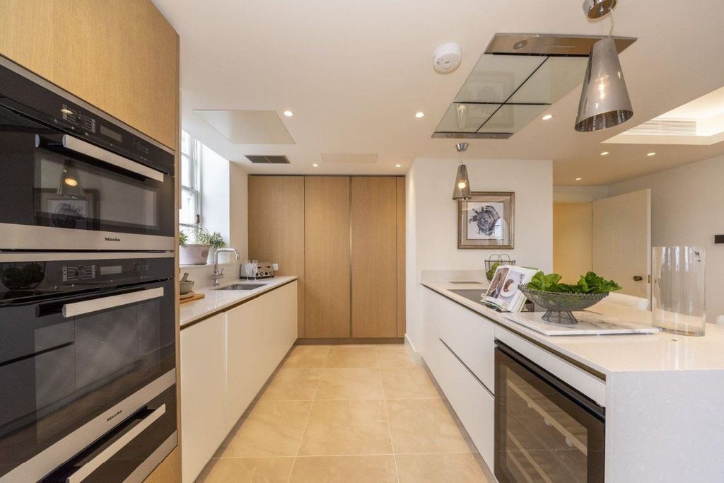 Additional image 8 of 3 bed flat for saleFlat, Star & Garter House, Richmond Hill, Richmond TW10