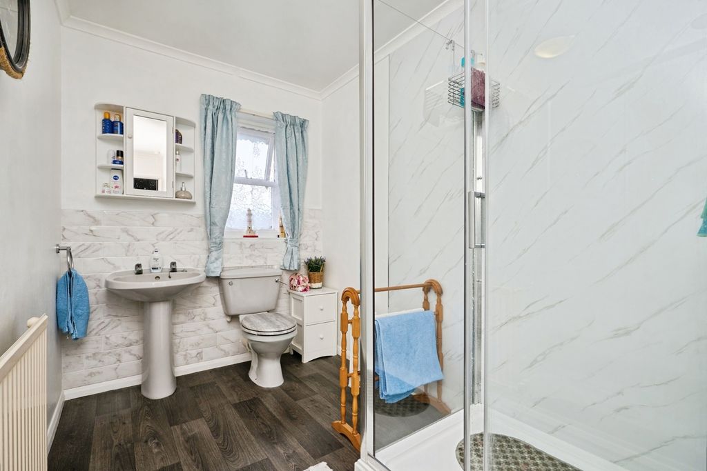 Additional image 14 of 2 bed maisonette for saleMedina Avenue, Newport, Isle Of Wight PO30