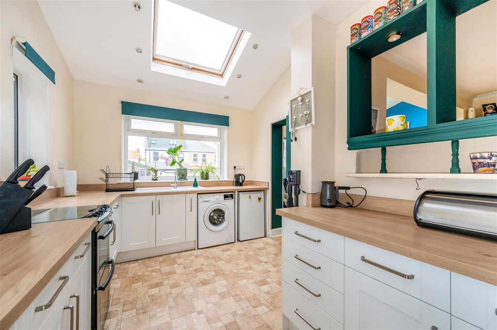 Additional image 8 of 4 bed end terrace house for saleMadeira Road, Portsmouth PO2