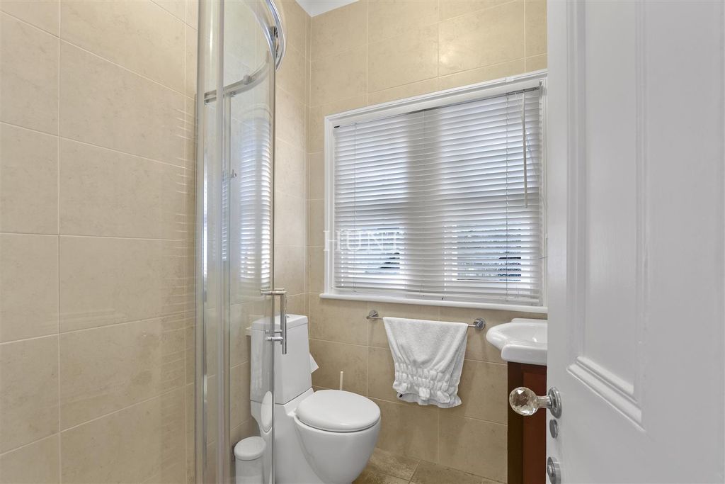 Additional image 25 of 5 bed terraced house for saleBroomhill Road, Woodford Green IG8