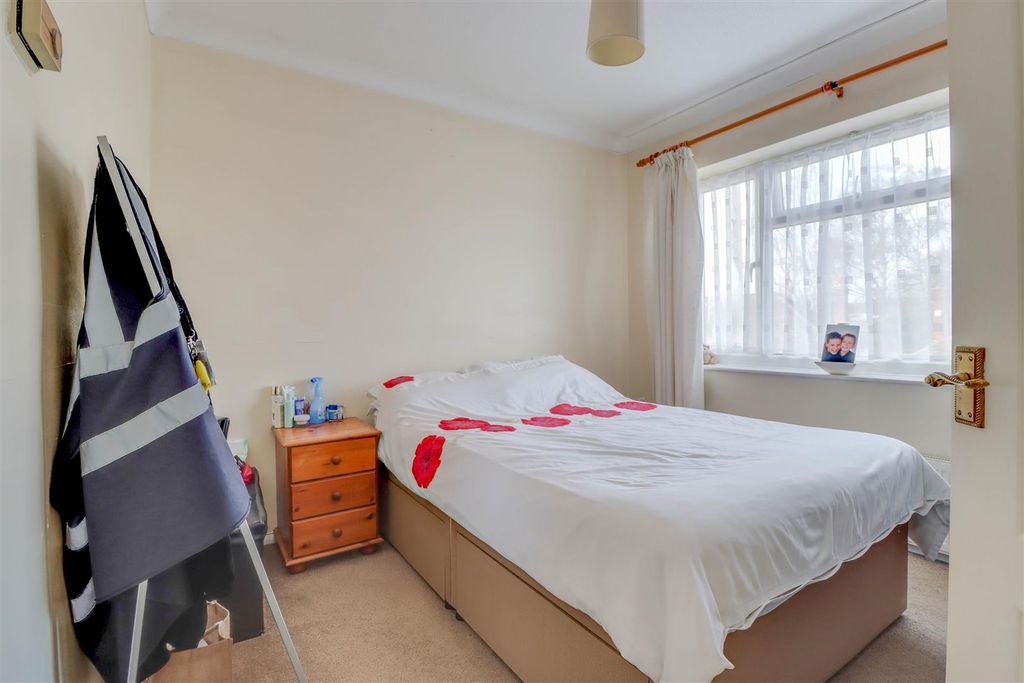 Additional image 7 of 2 bed maisonette for saleAzalea Avenue, Wickford SS12
