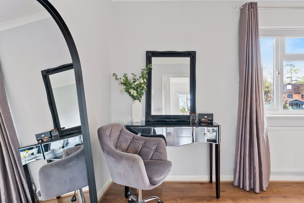 Additional image 19 of 4 bed detached house for saleFontmell Park, Ashford TW15