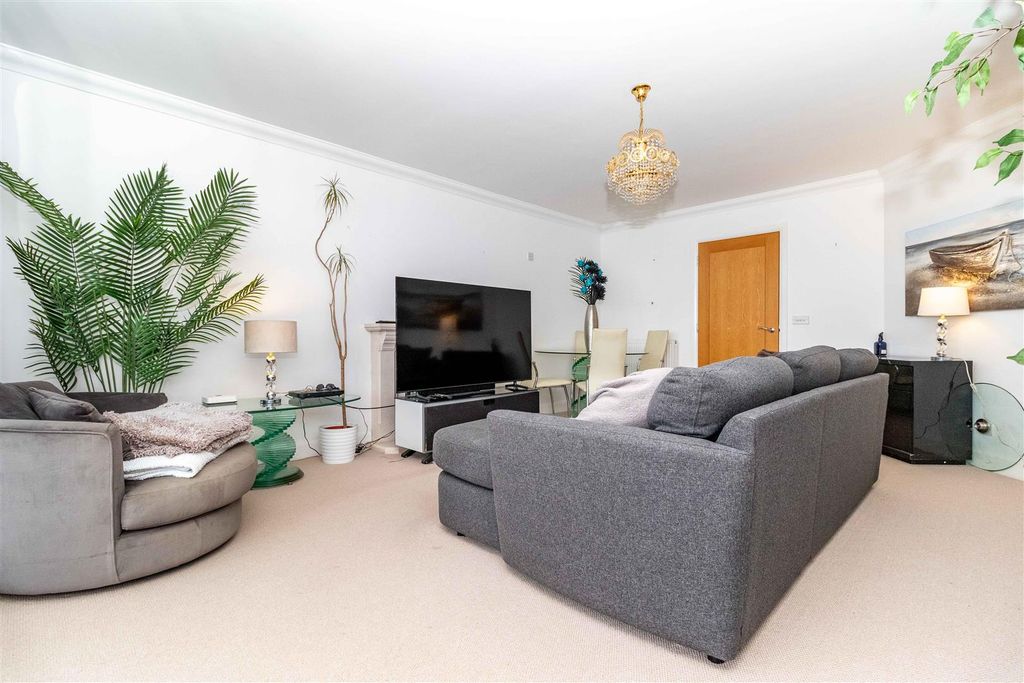 Additional image 4 of 2 bed flat for saleSteyne Gardens, Worthing BN11