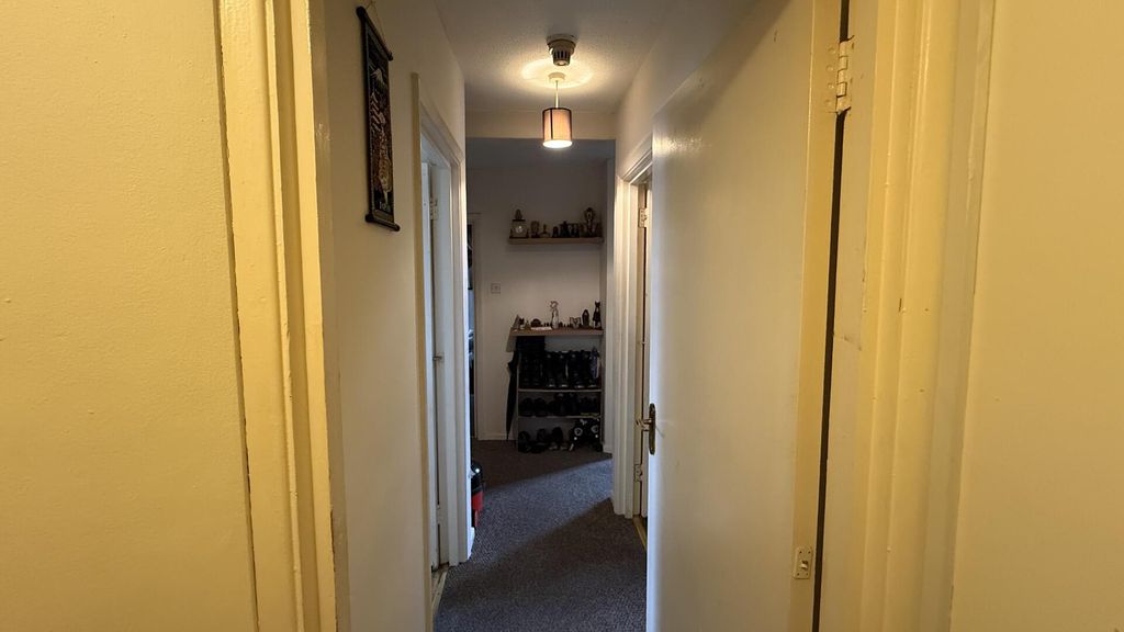 Additional image 7 of 2 bed flat for salePyle Street, Newport PO30