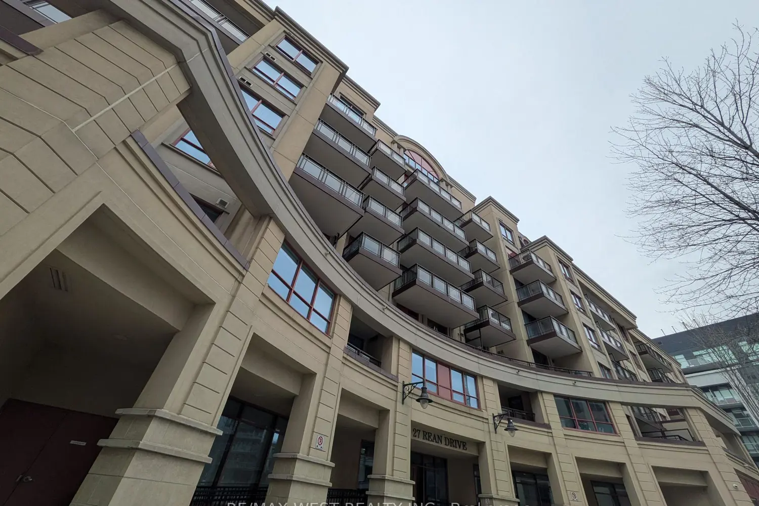 27 Rean Drive 522